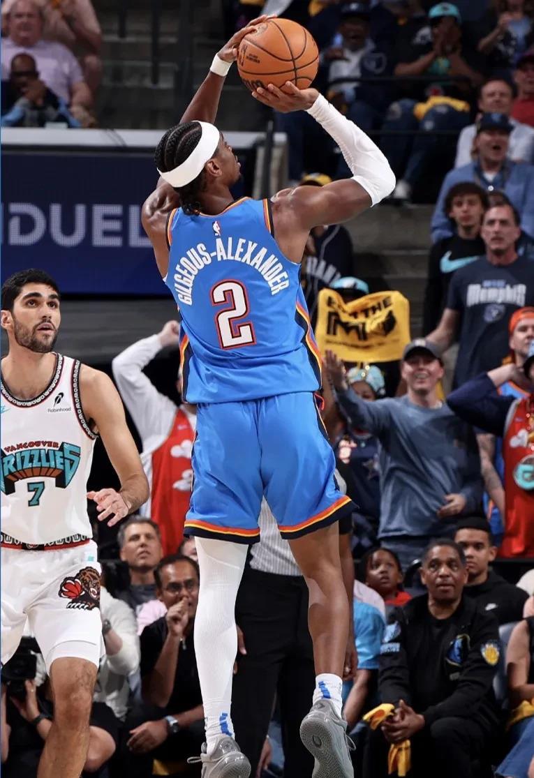 包含转折点！孟菲斯灰熊复出首秀，德国杯今晚攻防权衡，气氛紧张，医务组通报恢复的词条