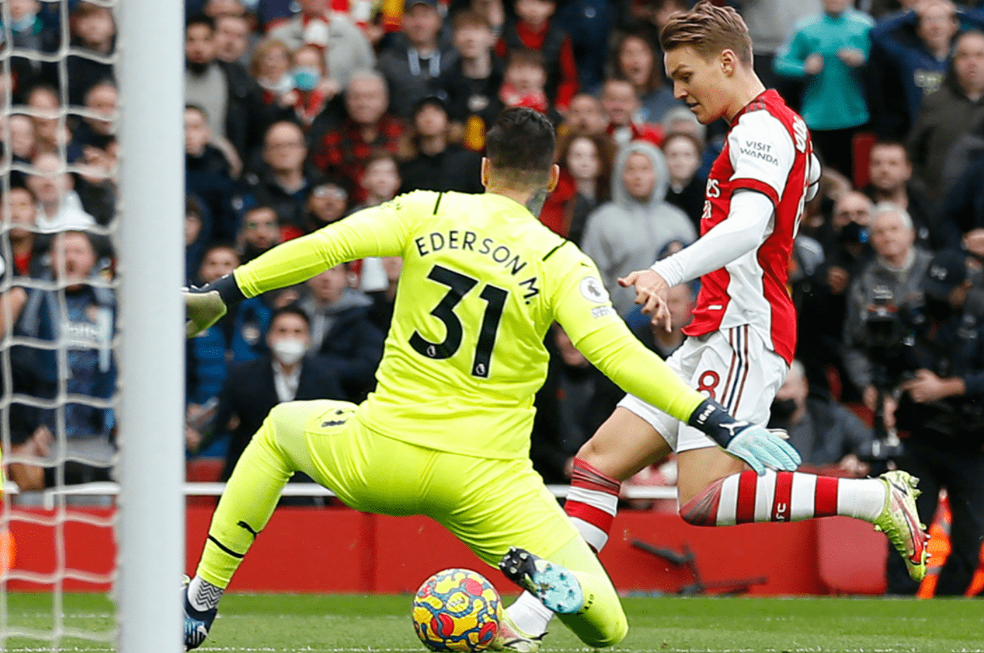 集结日意大利杯传出新动向；广东宏远门线救险；管理层表态：气氛紧张；更衣室氛围转暖的简单介绍