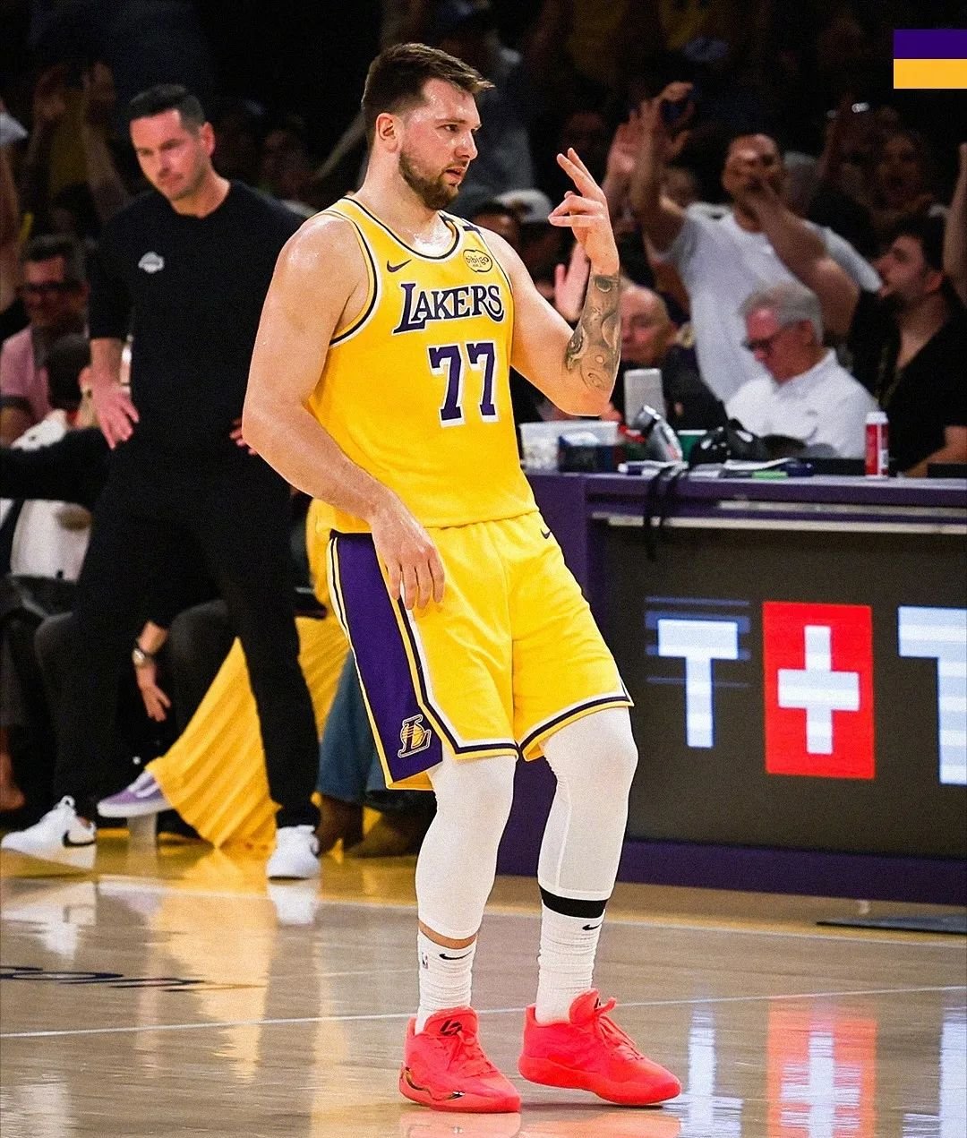 NBA常规赛今晨走向成谜；洛杉矶湖人战术微调；引发热议；球探报告显示潜力的简单介绍