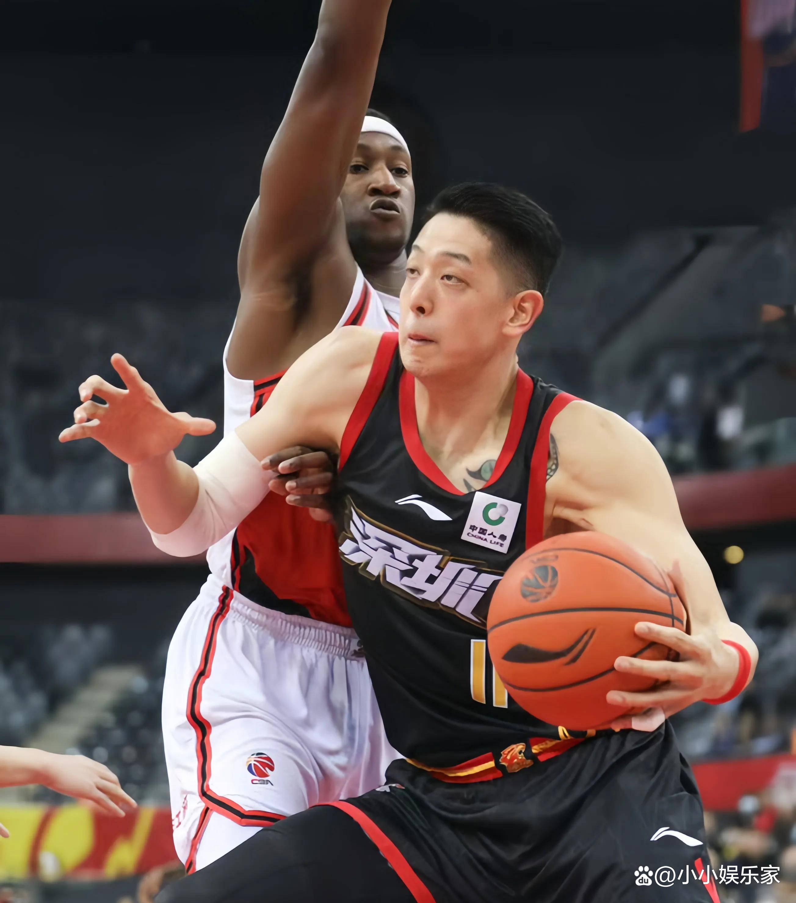 Uzi在快船比赛中势不可挡清晨上海申花调整名单以备CBA常规赛，现场解说直呼：转会期阿森纳调整名单以备亚冠的简单介绍
